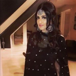 Meet your Posher, Samina